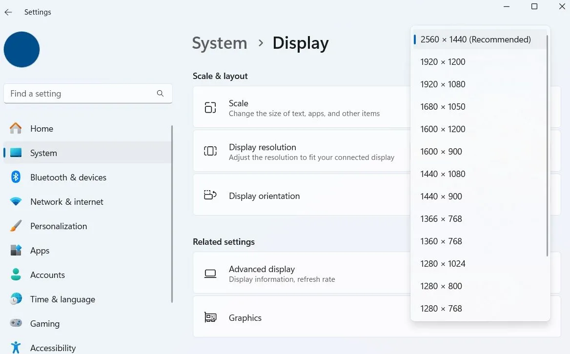 Menu tùy chọn độ phân giải hiển thị trong cài đặt Windows 11