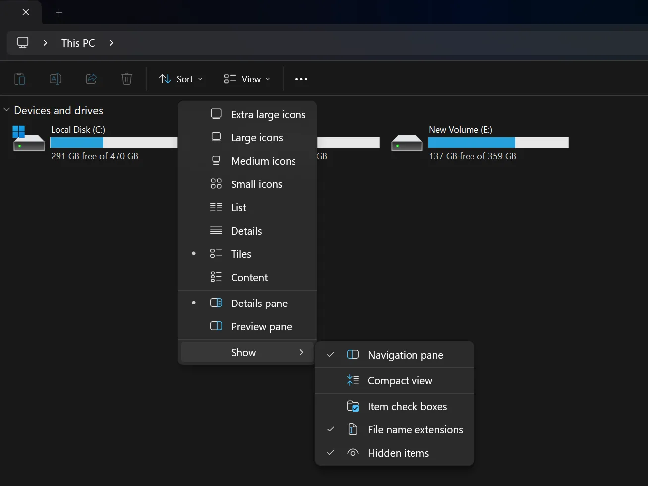 Menu View trong Windows Explorer hiển thị tùy chọn bật hiển thị phần mở rộng tên tệp