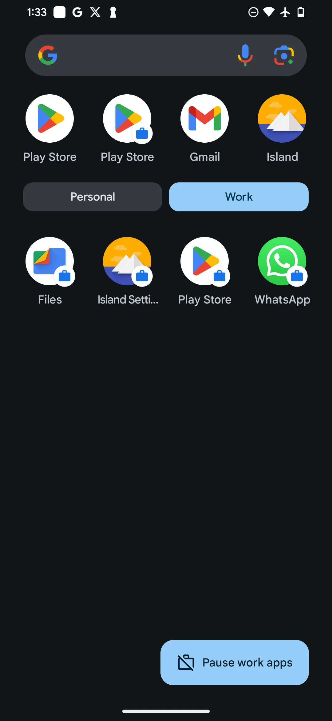 Ngăn kéo ứng dụng Android hiển thị mục &quot;Work&quot; với các ứng dụng đã được nhân bản bằng Island, có biểu tượng cặp tài liệu nhỏ.