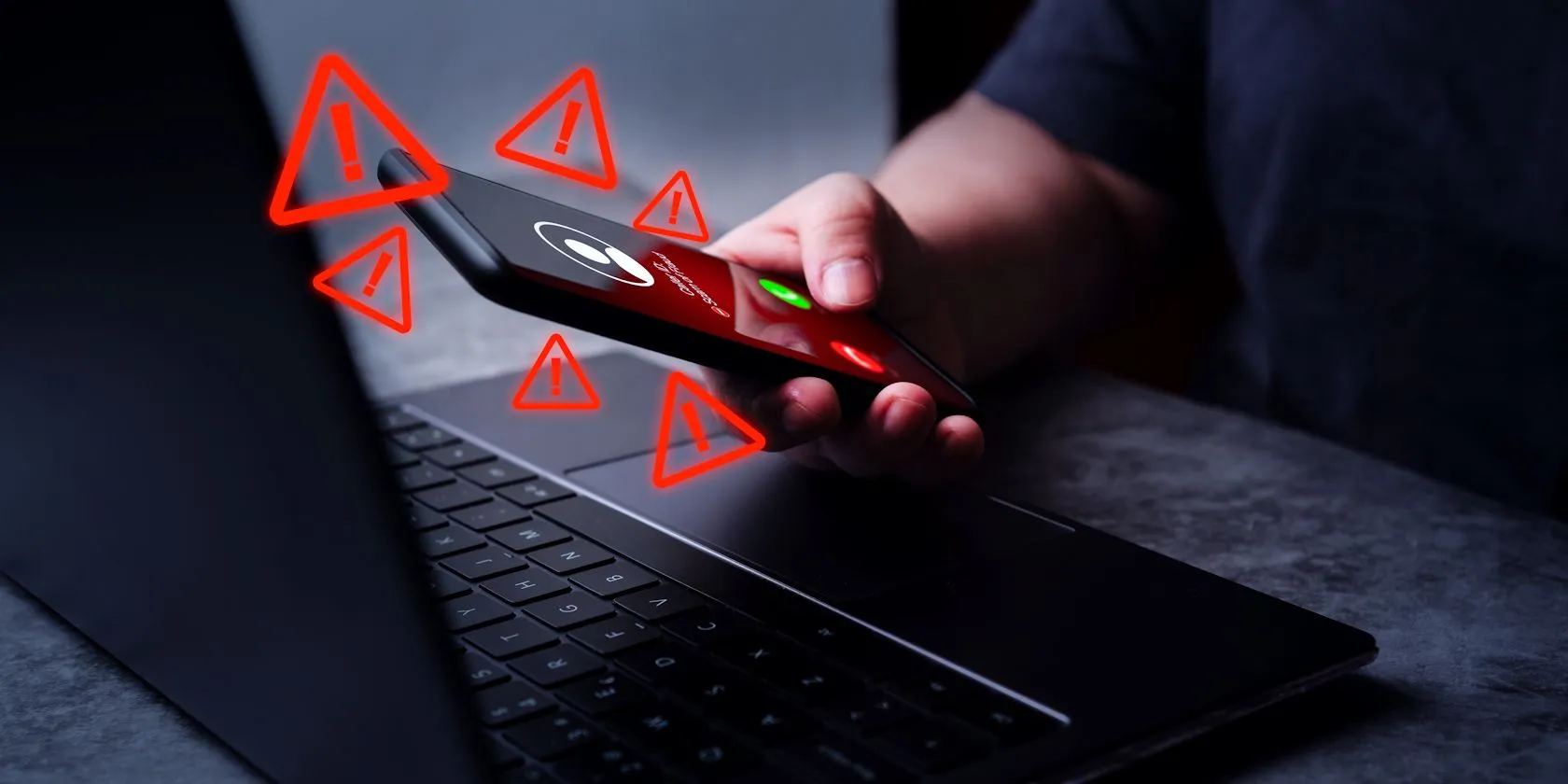 Người dùng đang nhận cuộc gọi lừa đảo trên smartphone với các biểu tượng cảnh báo