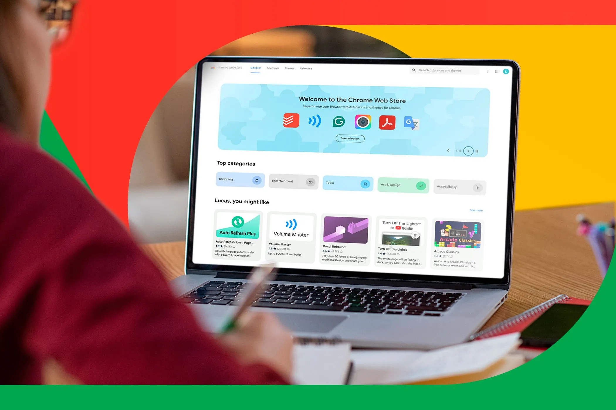 Người dùng kiểm tra tiện ích mở rộng trên Google Chrome Web Store để đảm bảo an toàn.