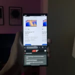 Người dùng sử dụng tính năng chia đôi màn hình trên Samsung Galaxy S24 Ultra với trình duyệt Chrome và Samsung Internet.