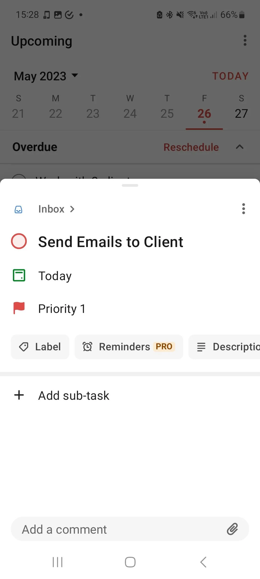 Nhiệm vụ &quot;Gửi Email cho Khách hàng - Ưu tiên 1&quot; trong Todoist, thể hiện khả năng sắp xếp và ưu tiên công việc