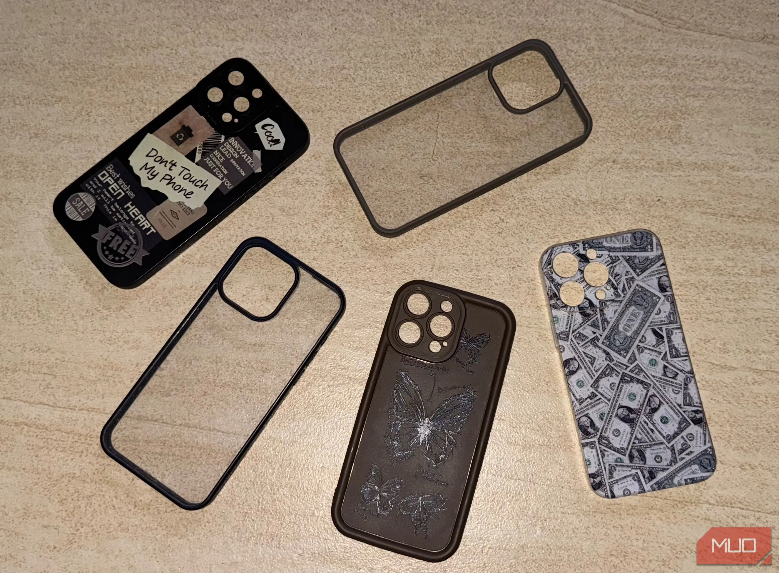 Nhiều mẫu ốp lưng bảo vệ cho iPhone, cho thấy lợi ích của điện thoại siêu mỏng khi dùng kèm phụ kiện