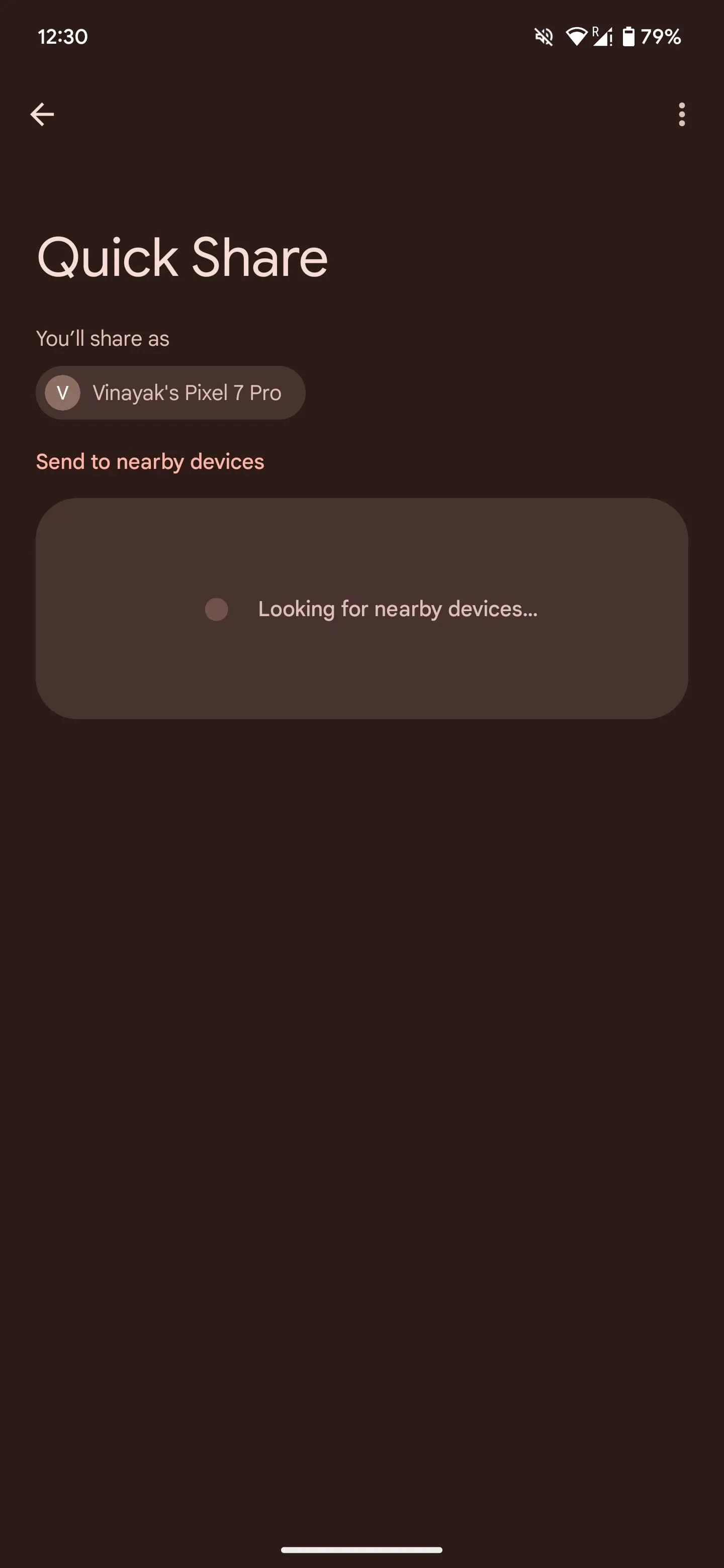 Quick Share sẽ tìm kiếm các thiết bị lân cận mà bạn có thể gửi tệp đến trên Android.