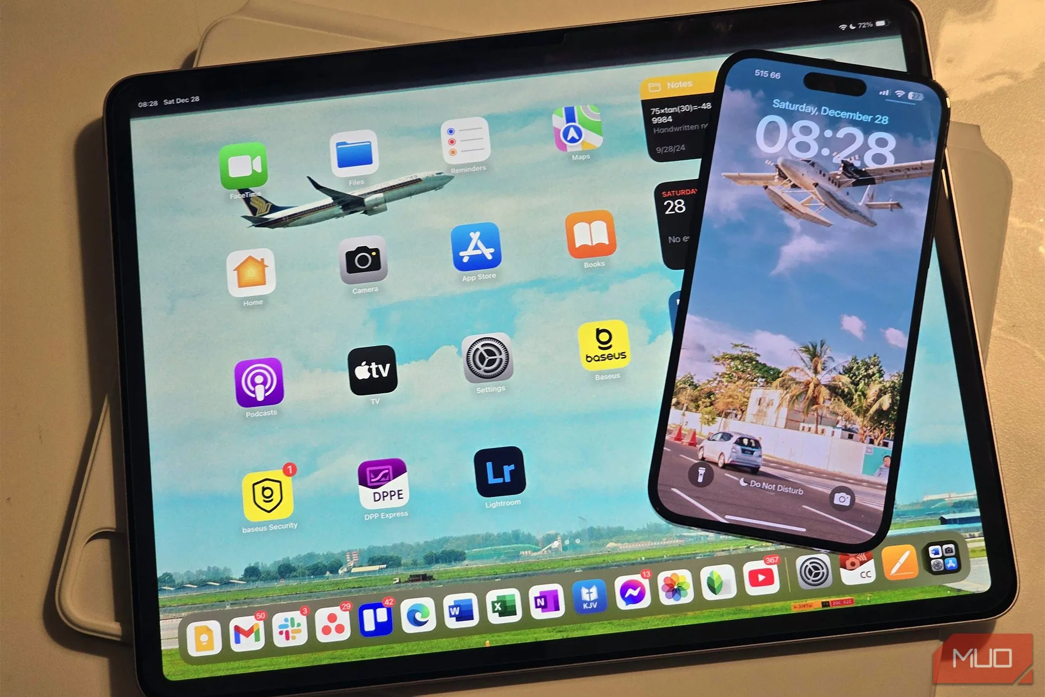 So sánh màn hình lớn của iPad Air 13 inch và iPhone 14 Pro Max