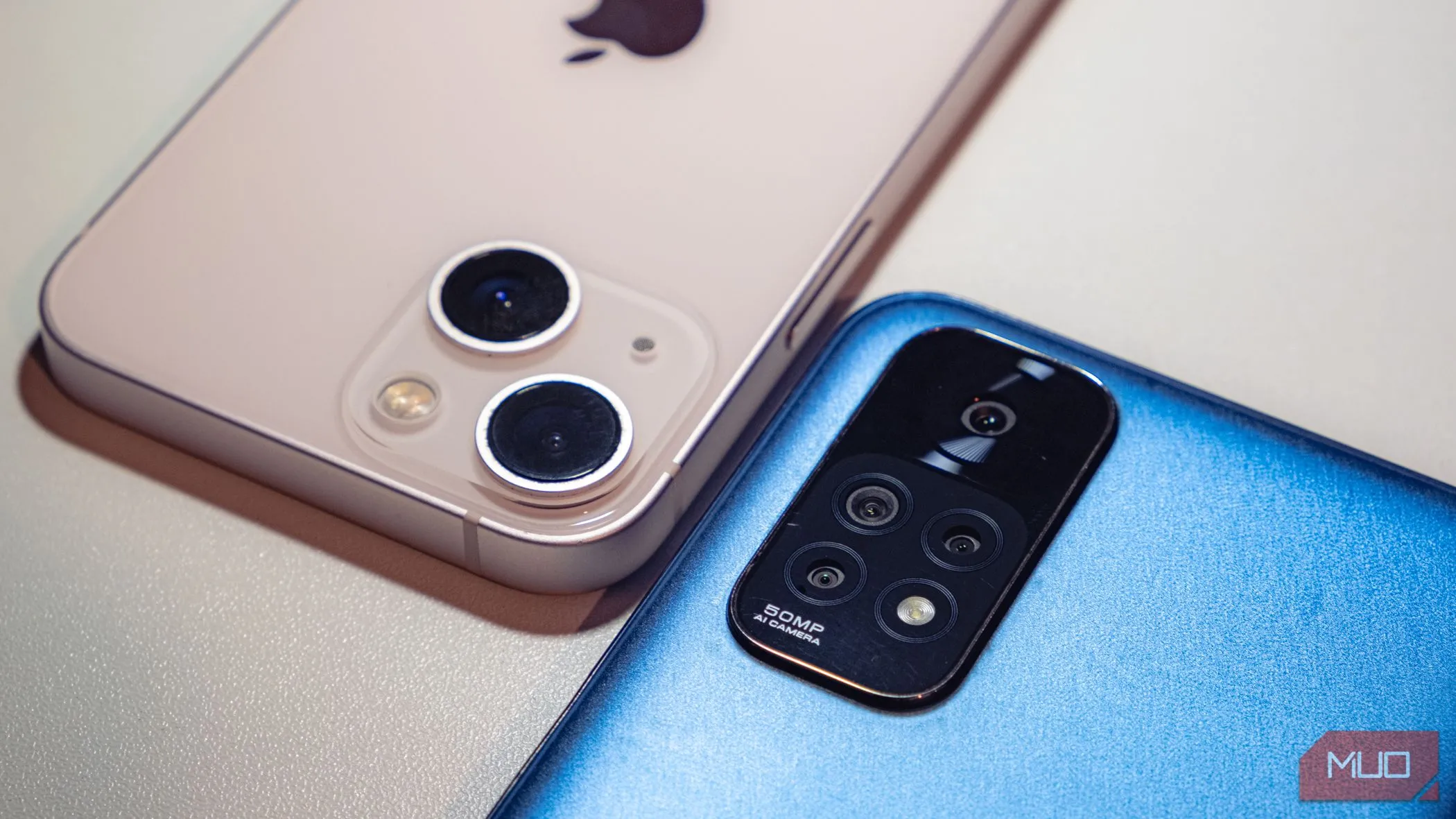 So sánh nhiều ống kính camera trên các mẫu điện thoại khác nhau, nêu bật xu hướng camera.
