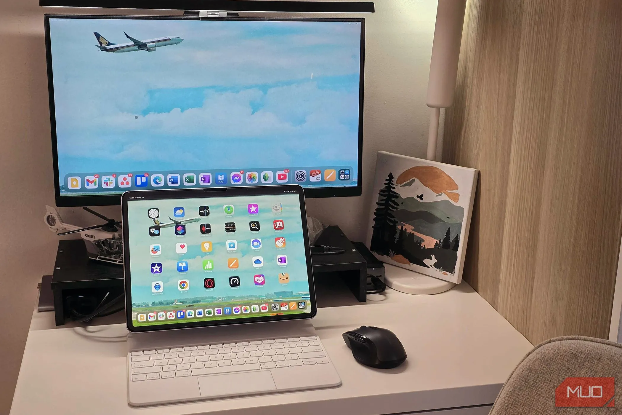 Sử dụng iPad Air với màn hình ngoài và chuột thông qua hub USB-C