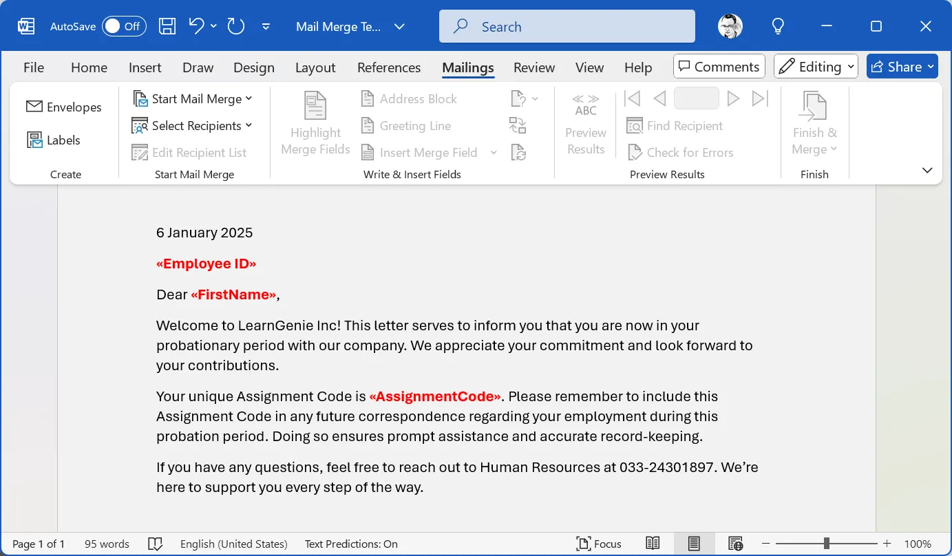 Tài liệu Word mẫu với các trường trộn thư như «FirstName» và «Email» đã được chèn vào nội dung thư, sẵn sàng để cá nhân hóa cho từng người nhận.
