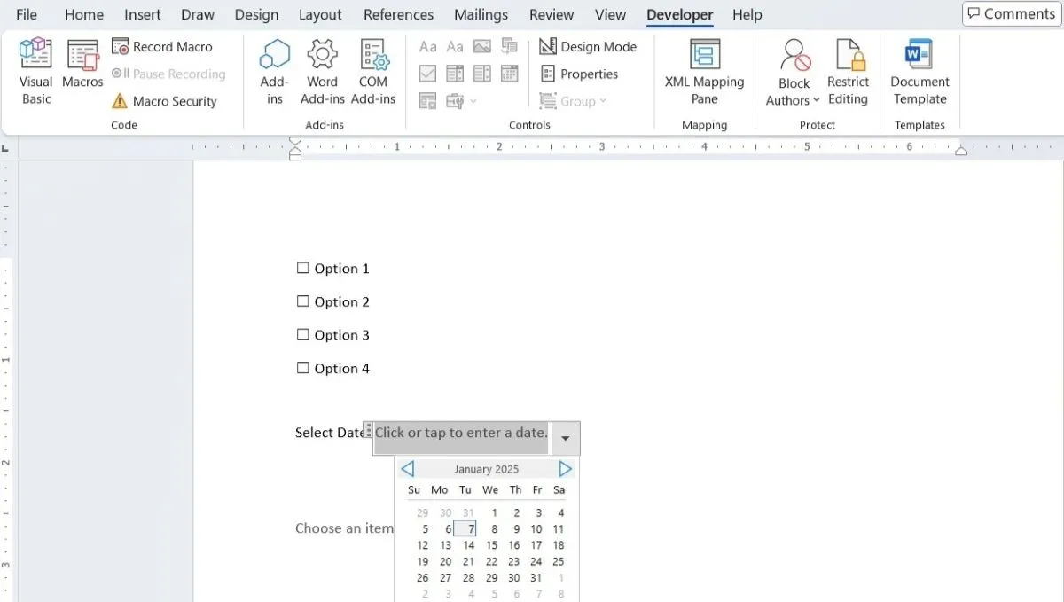 Tài liệu Word với tab Developer được chọn và công cụ chọn ngày