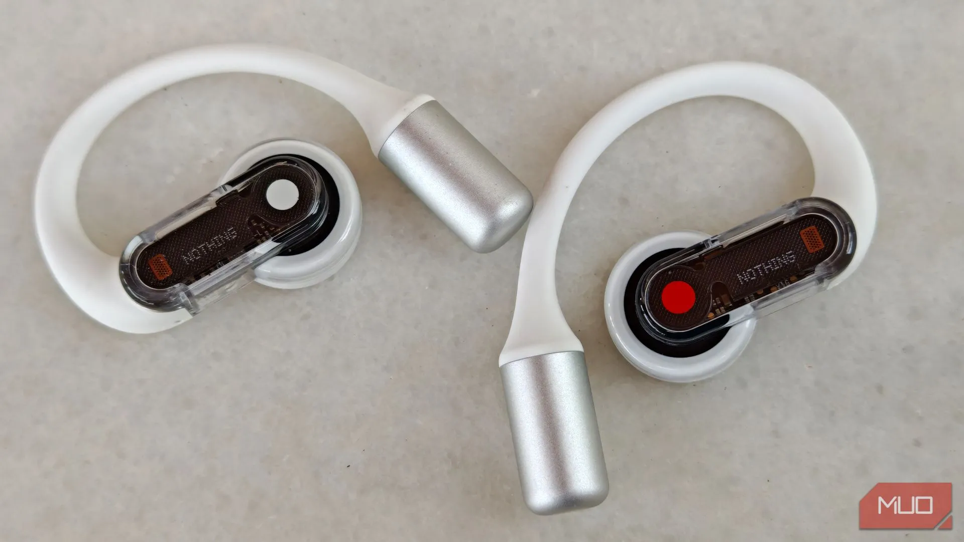 Tai nghe Nothing Ear (open) cận cảnh từ trên xuống