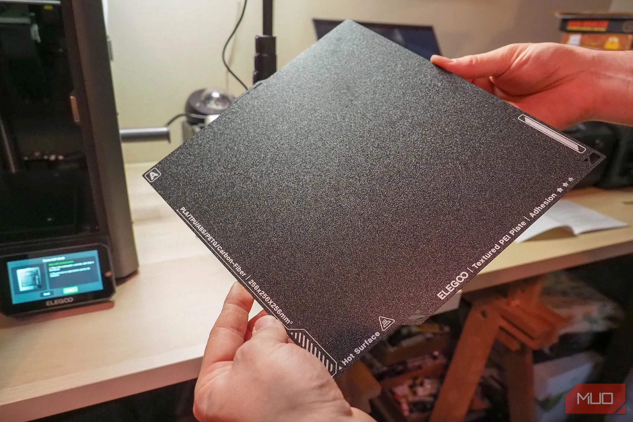Tấm bàn in hai mặt của Elegoo Centauri Carbon