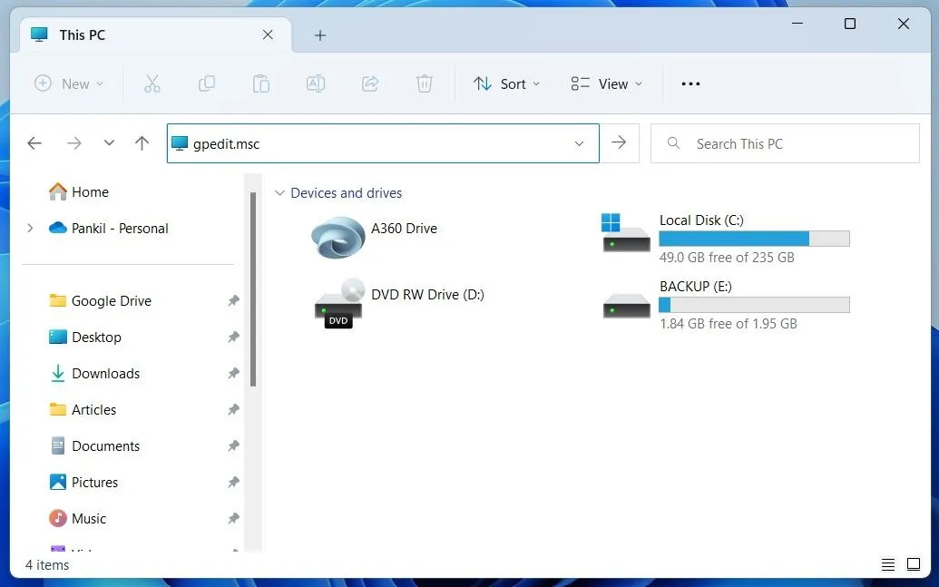 Thanh địa chỉ File Explorer trên Windows 11 với 'gpedit.msc' được nhập để truy cập Group Policy Editor