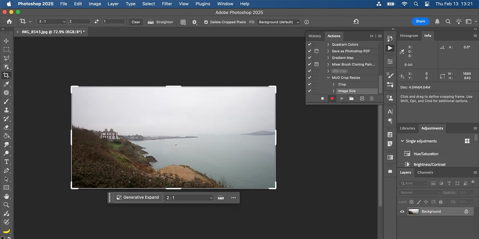 Thanh điều khiển ghi Action đang hoạt động trong Photoshop, hiển thị nút ghi màu đỏ, báo hiệu mọi thao tác đang được lưu lại vào Action.
