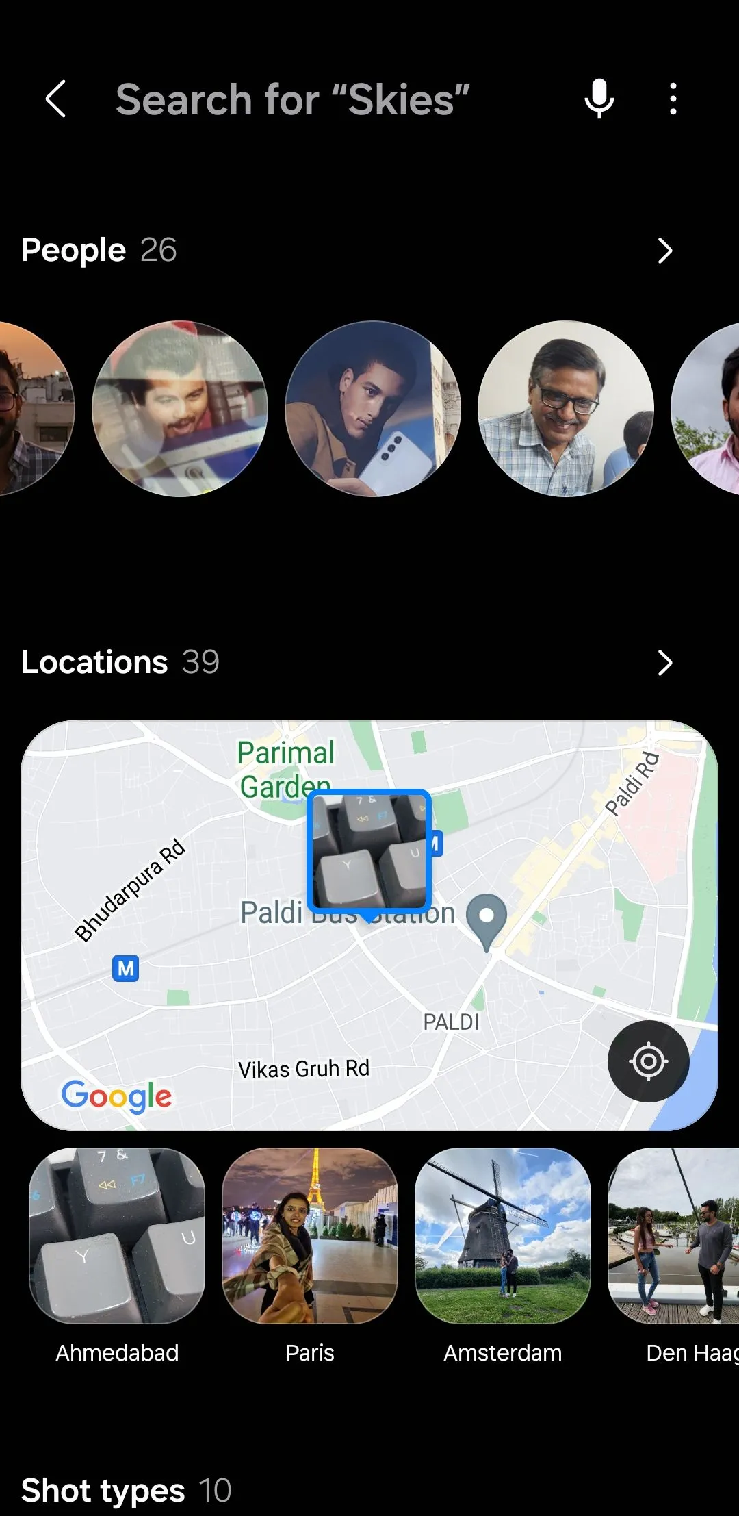 Thanh tìm kiếm trong ứng dụng Samsung Gallery, cho phép người dùng dễ dàng tìm kiếm ảnh và video bất kể chúng được lưu trữ cục bộ hay trên đám mây.