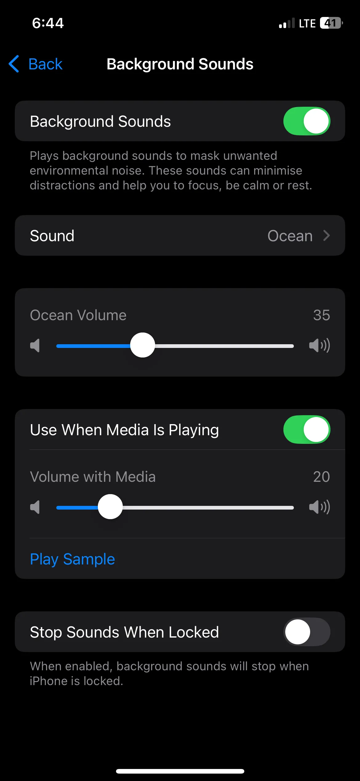 Thay đổi tùy chọn âm thanh nền thành Tiếng biển (Ocean) trong cài đặt Âm thanh nền của iPhone.