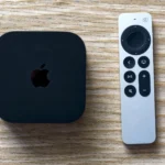 Thiết bị Apple TV 4K và điều khiển từ xa