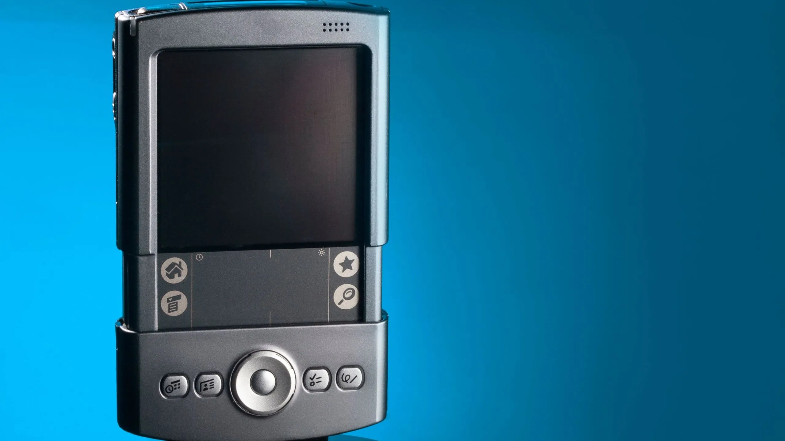 Thiết bị PDA cũ với màn hình đơn sắc và bút cảm ứng, minh họa cho tiền thân của smartphone hiện đại.