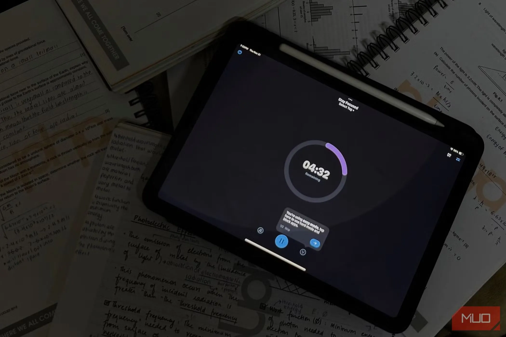 Thời gian học tập hiển thị trên iPad cùng ghi chú xung quanh để tăng năng suất học tập