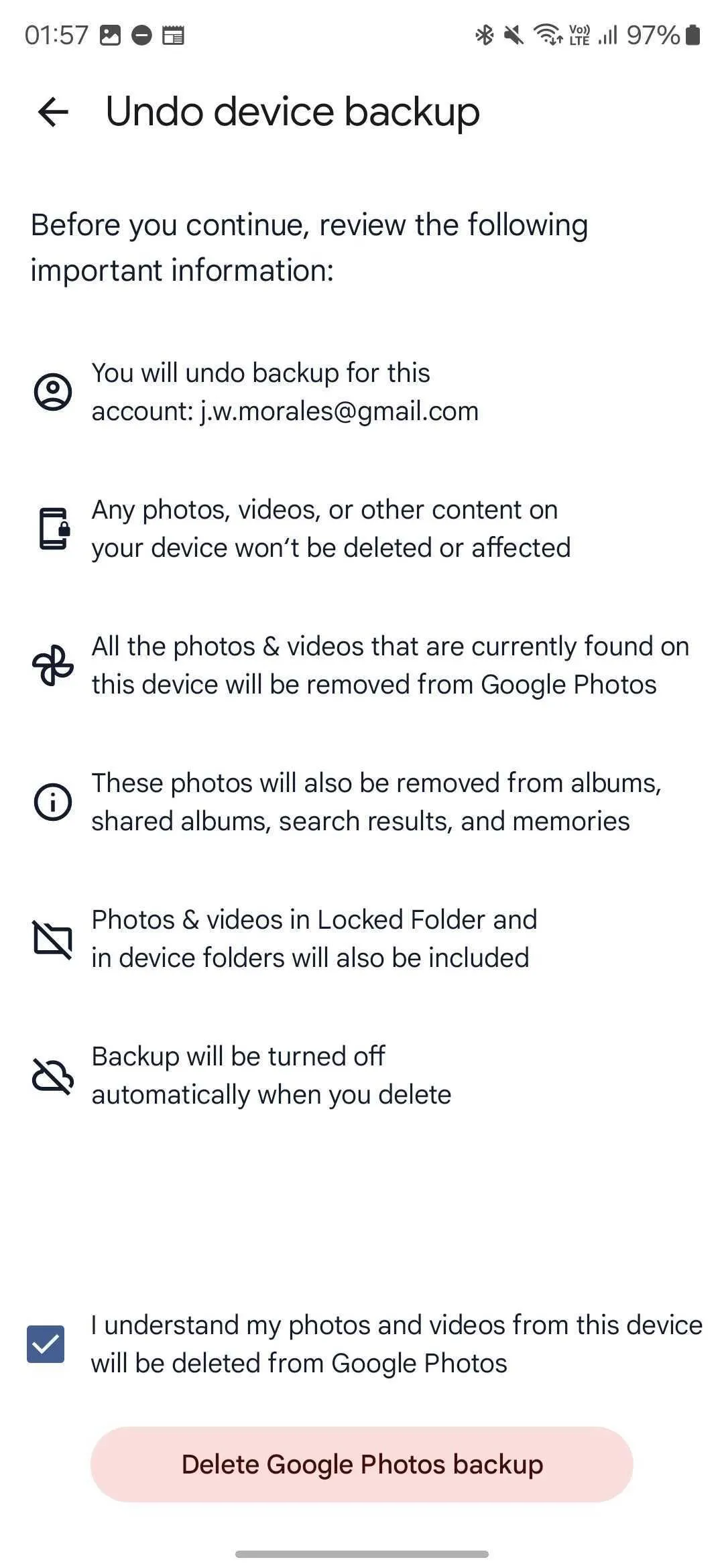 Thông báo cảnh báo từ Google Photos xác nhận việc xóa ảnh sao lưu khỏi đám mây và ô tùy chọn &quot;Tôi hiểu ảnh và video sẽ bị xóa khỏi Google Photos&quot;