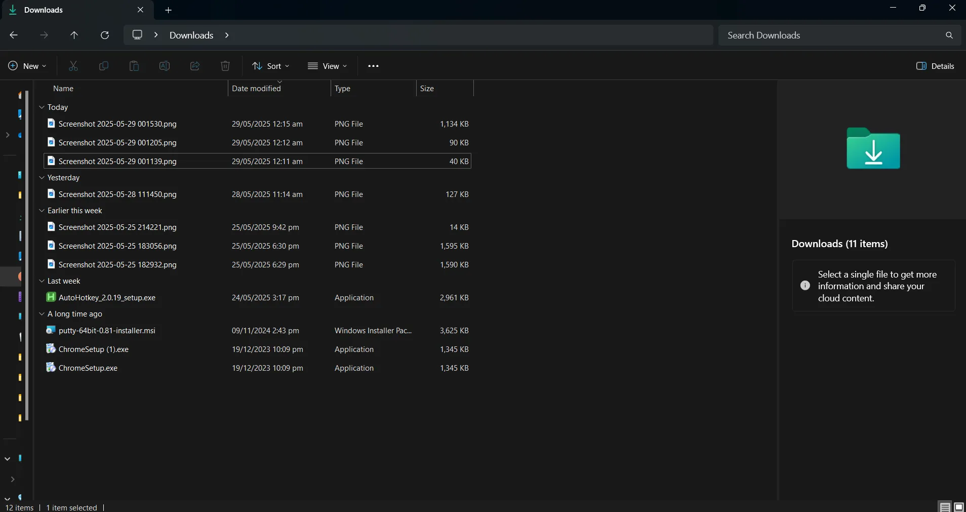 Thư mục Downloads lộn xộn trước khi sắp xếp