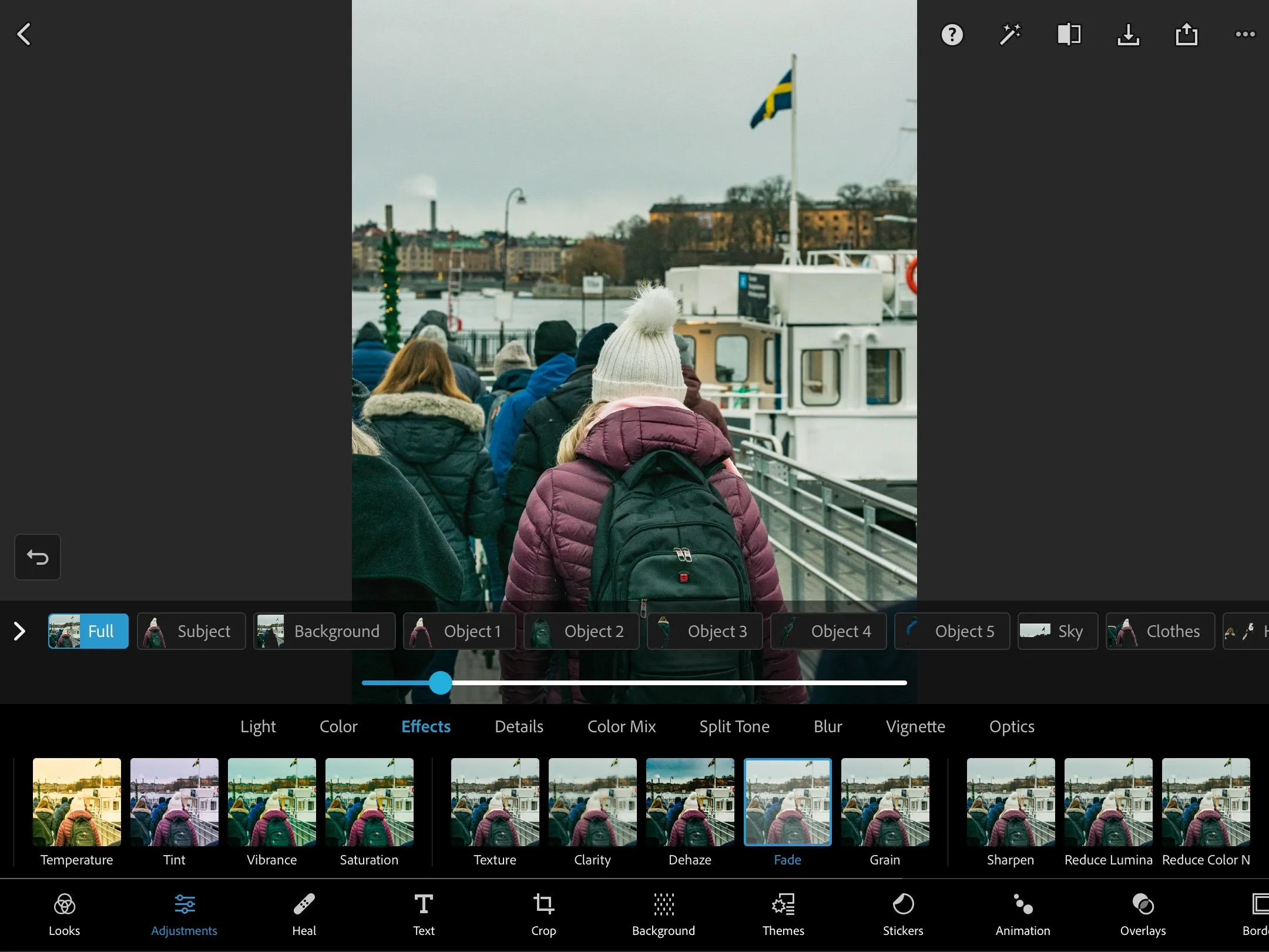 Thực hiện chỉnh sửa hiệu ứng Fade trên ảnh trong ứng dụng Photoshop Express trên iPad