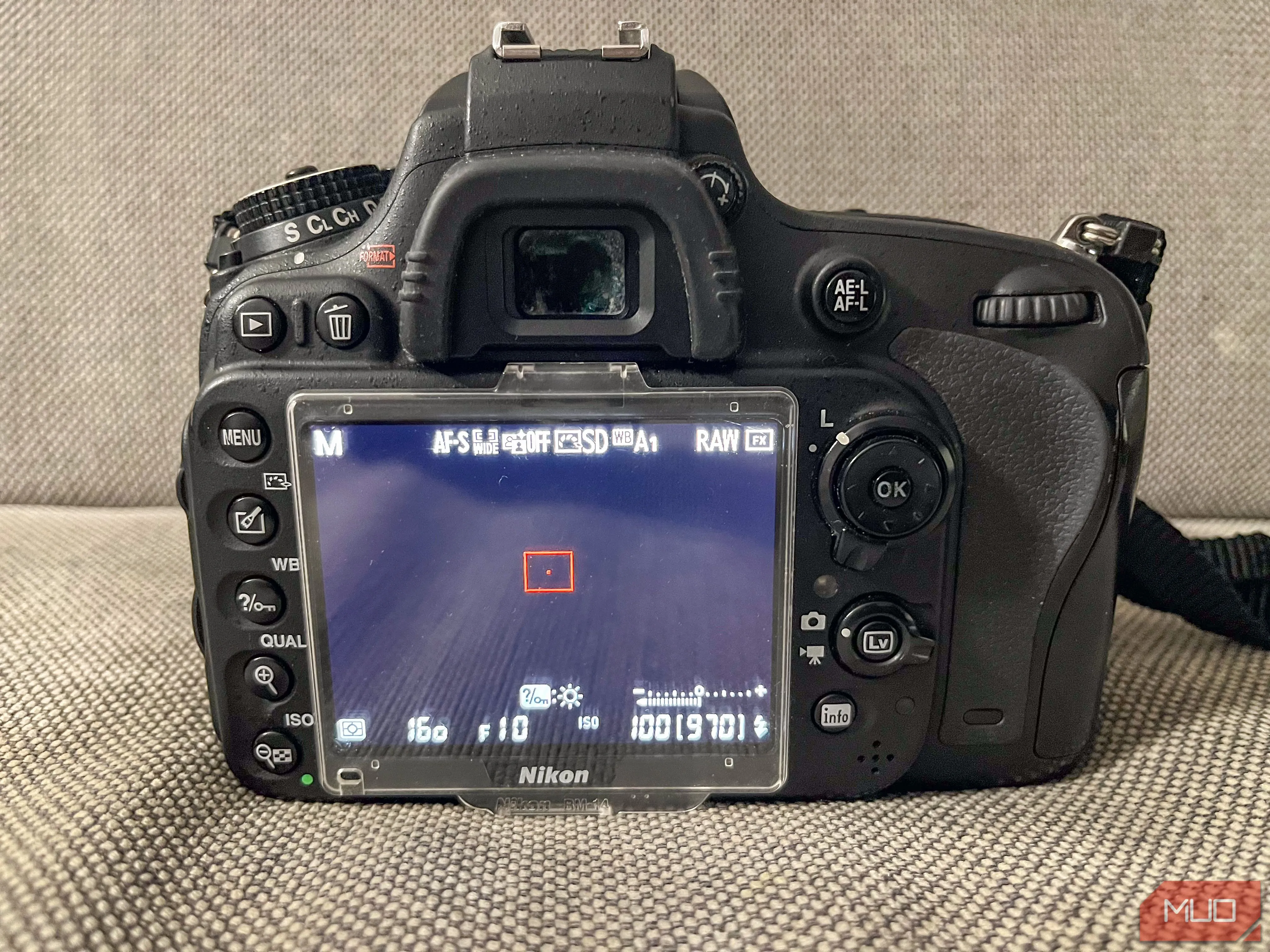 Trải nghiệm kính ngắm quang học (OVF) truyền thống trên máy ảnh DSLR