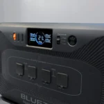 Trạm điện di động Bluetti Apex 300 với thiết kế mạnh mẽ, sẵn sàng cung cấp năng lượng dự phòng cho gia đình và các chuyến đi.