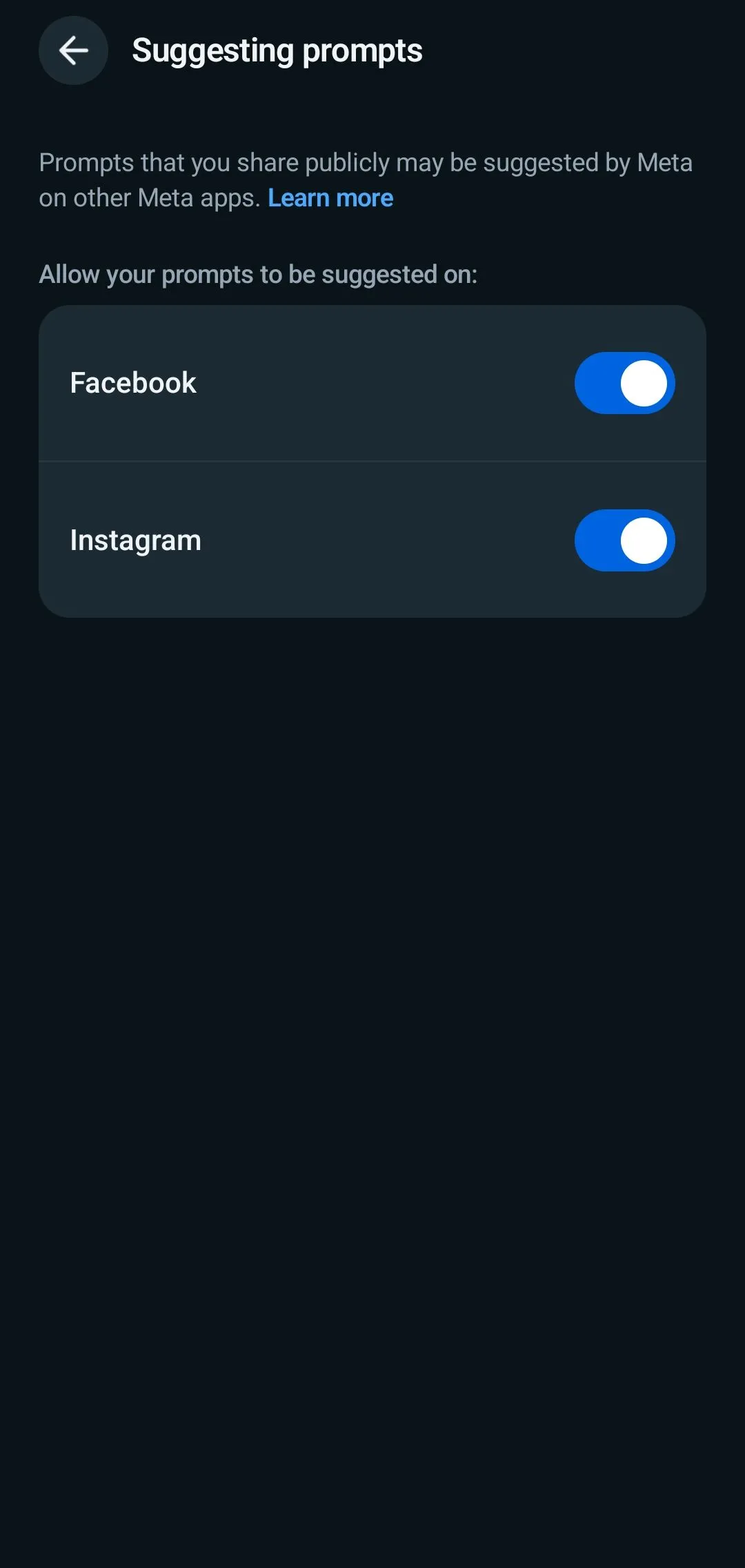 Trang cài đặt &quot;Suggesting your prompts on other apps&quot; của Meta AI, hiển thị các tùy chọn chia sẻ công khai
