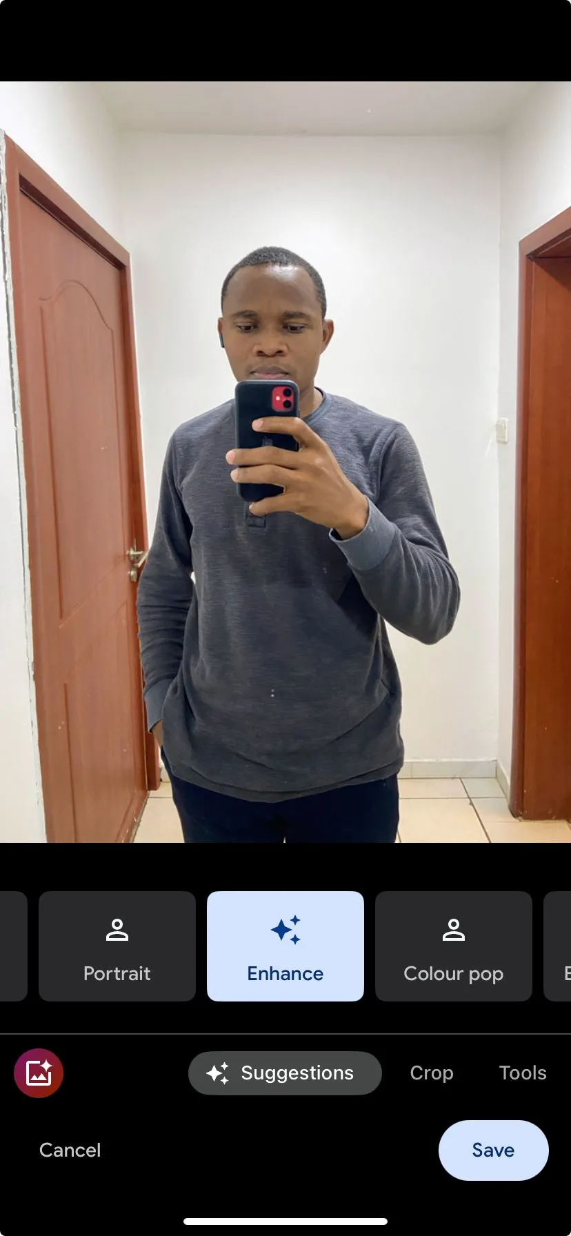 Trang chỉnh sửa hình ảnh trong Google Photos trên iPhone, hiển thị các công cụ và tùy chọn chỉnh sửa ảnh chuyên nghiệp.