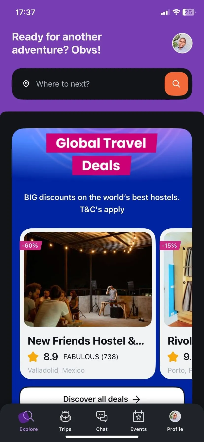 Trang chủ ứng dụng Hostelworld, nơi du khách có thể dễ dàng tìm kiếm và đặt phòng ký túc xá giá rẻ trên toàn cầu.