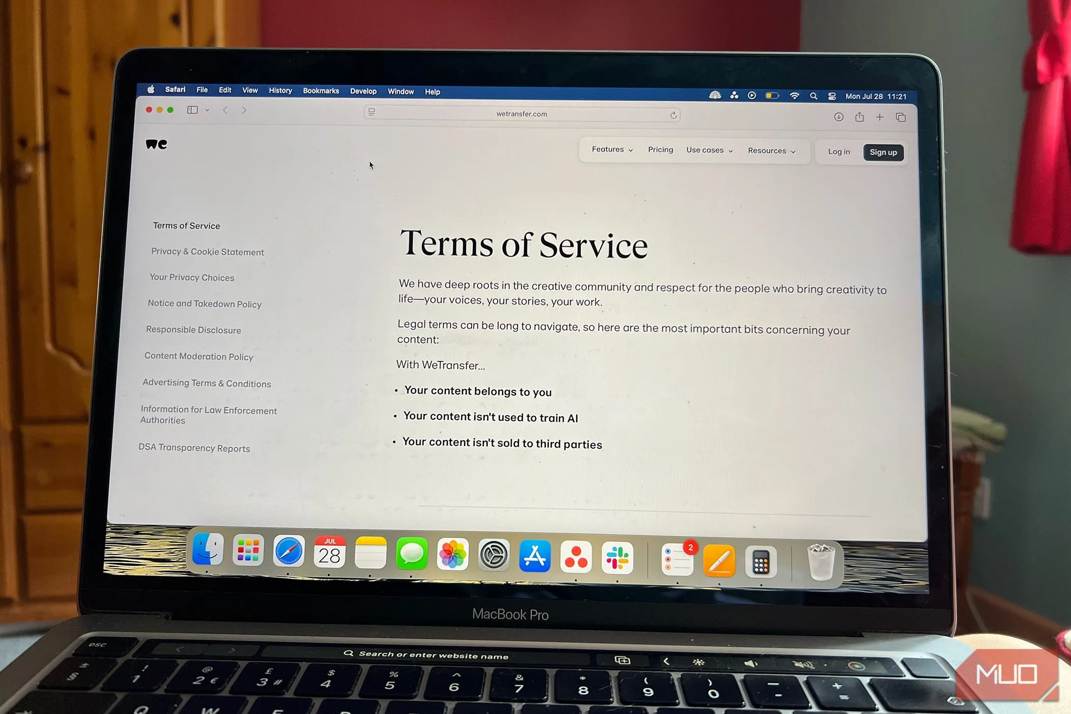 Trang điều khoản dịch vụ của WeTransfer làm rõ về việc sử dụng nội dung người dùng.