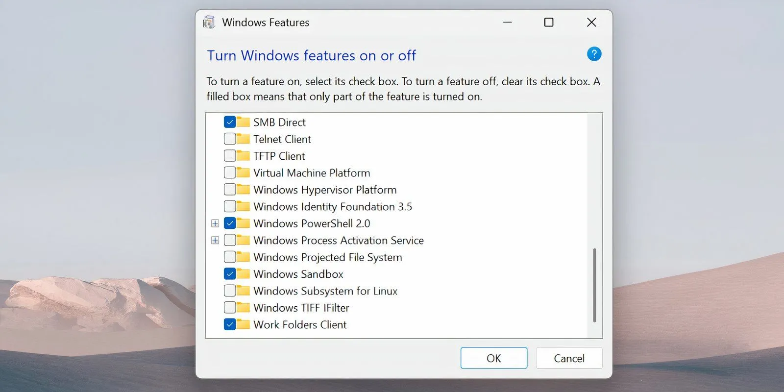 Trang Tính năng của Windows với các tùy chọn Windows Subsystem for Linux và Nền tảng Máy ảo đã được bỏ chọn