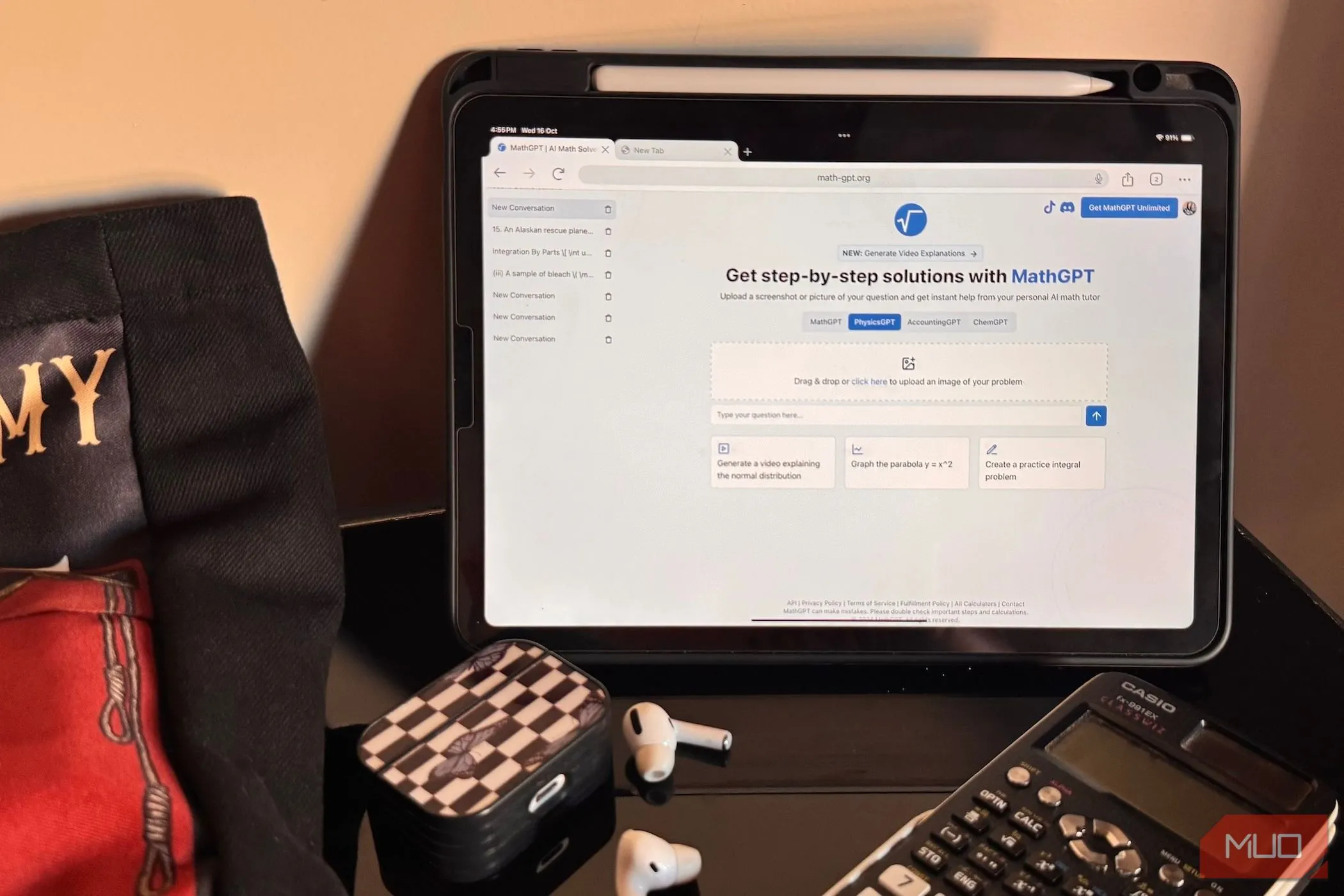 Trang web MathGPT mở trên iPad, bên cạnh là AirPods, máy tính Casio và túi vải trên bàn