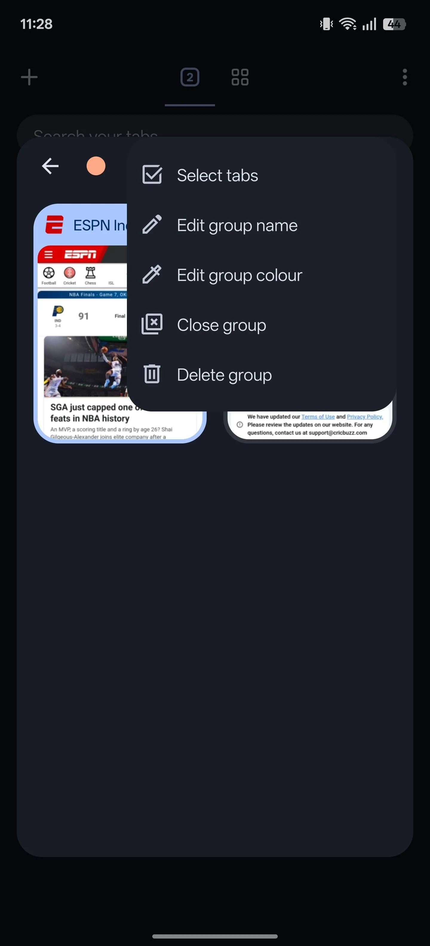 Truy cập các tùy chọn quản lý nhóm tab trong Chrome trên Android.