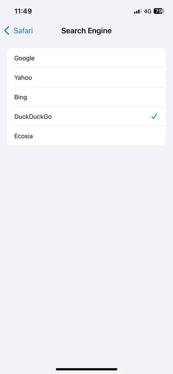 Tùy chọn Công cụ tìm kiếm trong cài đặt Safari trên iPhone, hiển thị DuckDuckGo