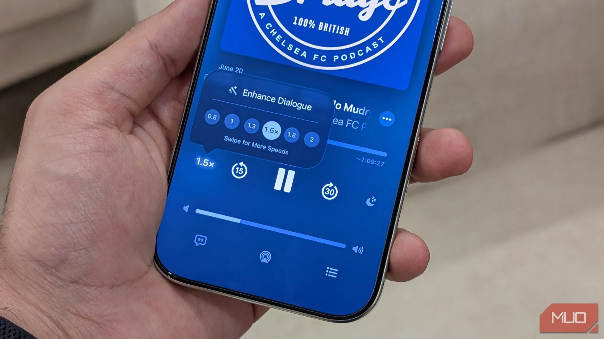 Tùy chọn điều chỉnh tốc độ phát lại podcast trong ứng dụng Apple Podcasts trên iOS 26