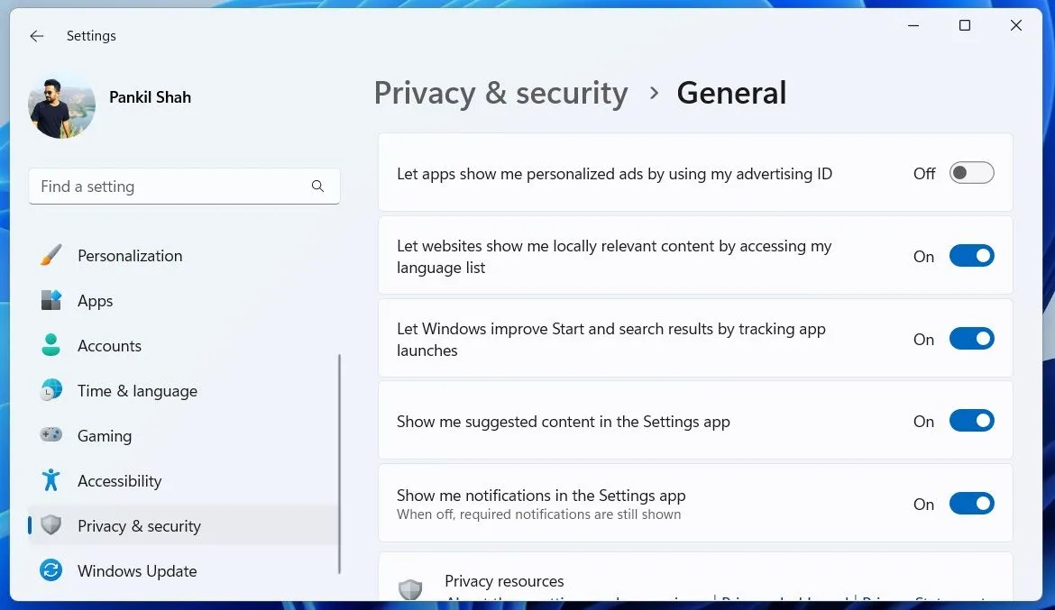 Tùy chọn tắt theo dõi quảng cáo cá nhân hóa trong cài đặt Riêng tư &amp; Bảo mật của Windows 11