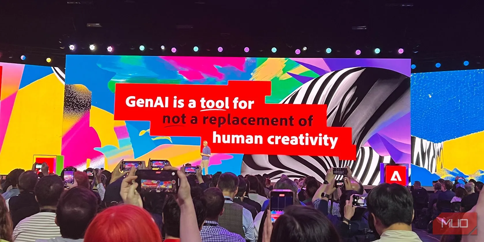 Tuyên bố từ Adobe MAX về việc AI sẽ không thay thế con người, mà là công cụ hỗ trợ các nhà sáng tạo, khẳng định định hướng phát triển AI của Adobe.