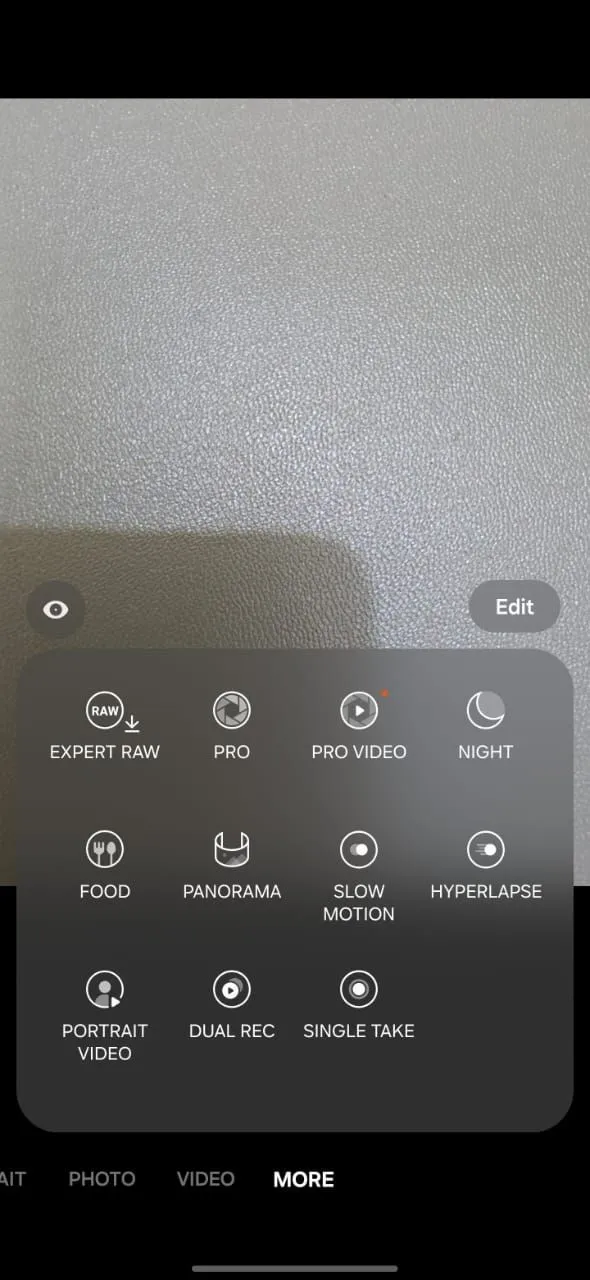 Ứng dụng Expert RAW trên điện thoại Samsung, biểu tượng và giao diện cho phép chụp ảnh chất lượng cao