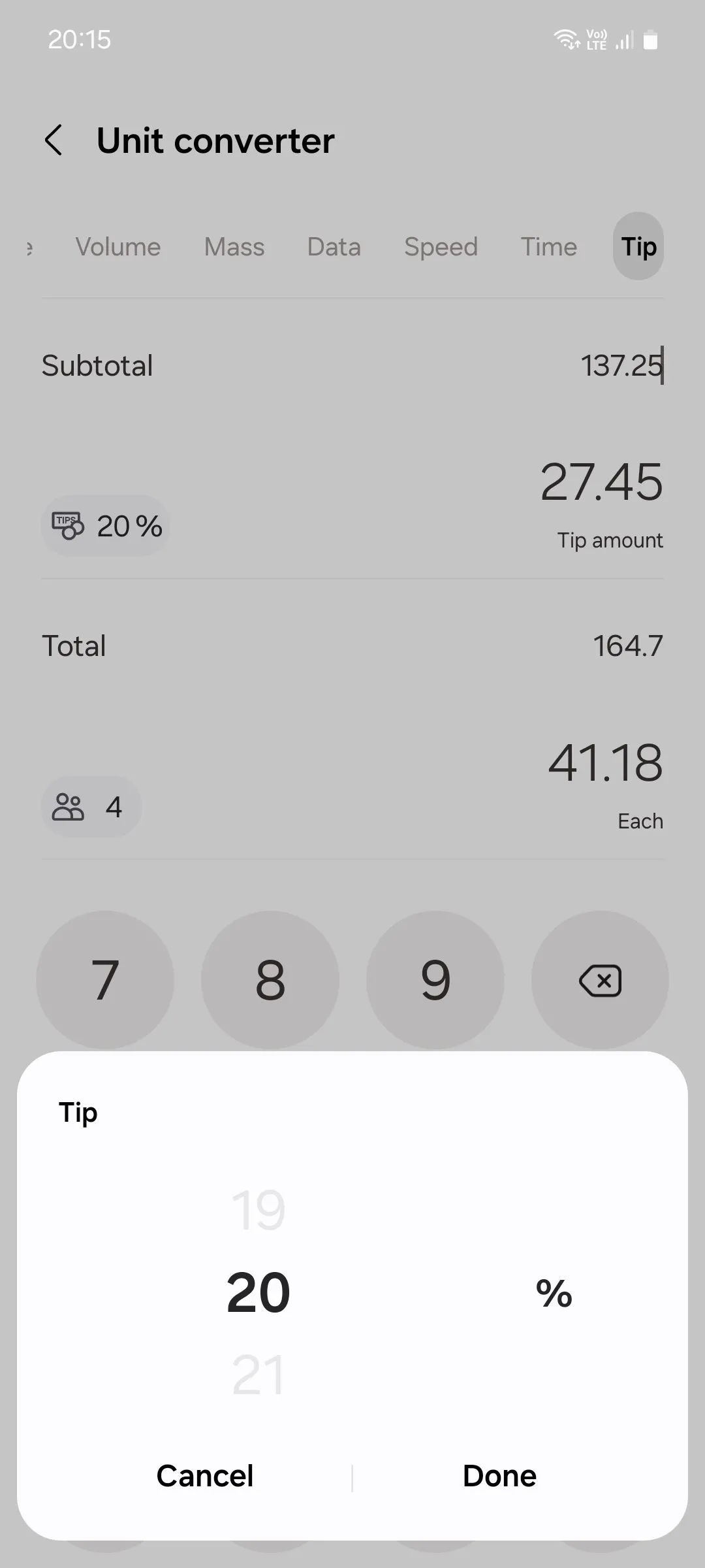 Ứng dụng Máy tính Samsung hướng dẫn tính phần trăm tiền tip và chia hóa đơn nhanh chóng.
