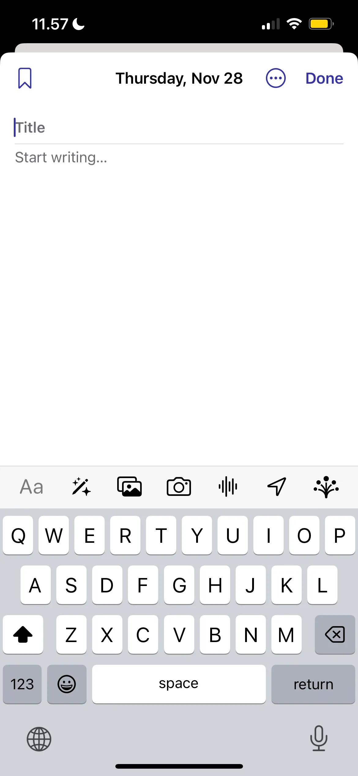Ứng dụng Nhật ký (Journal App) của Apple trên iOS, hiển thị giao diện chính với các gợi ý viết