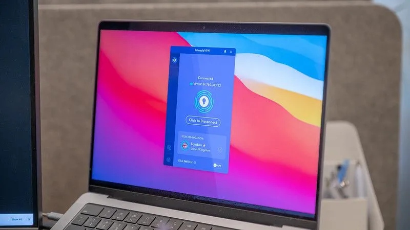 Ứng dụng PrivadoVPN đang hoạt động trên máy tính Apple MacBook Pro