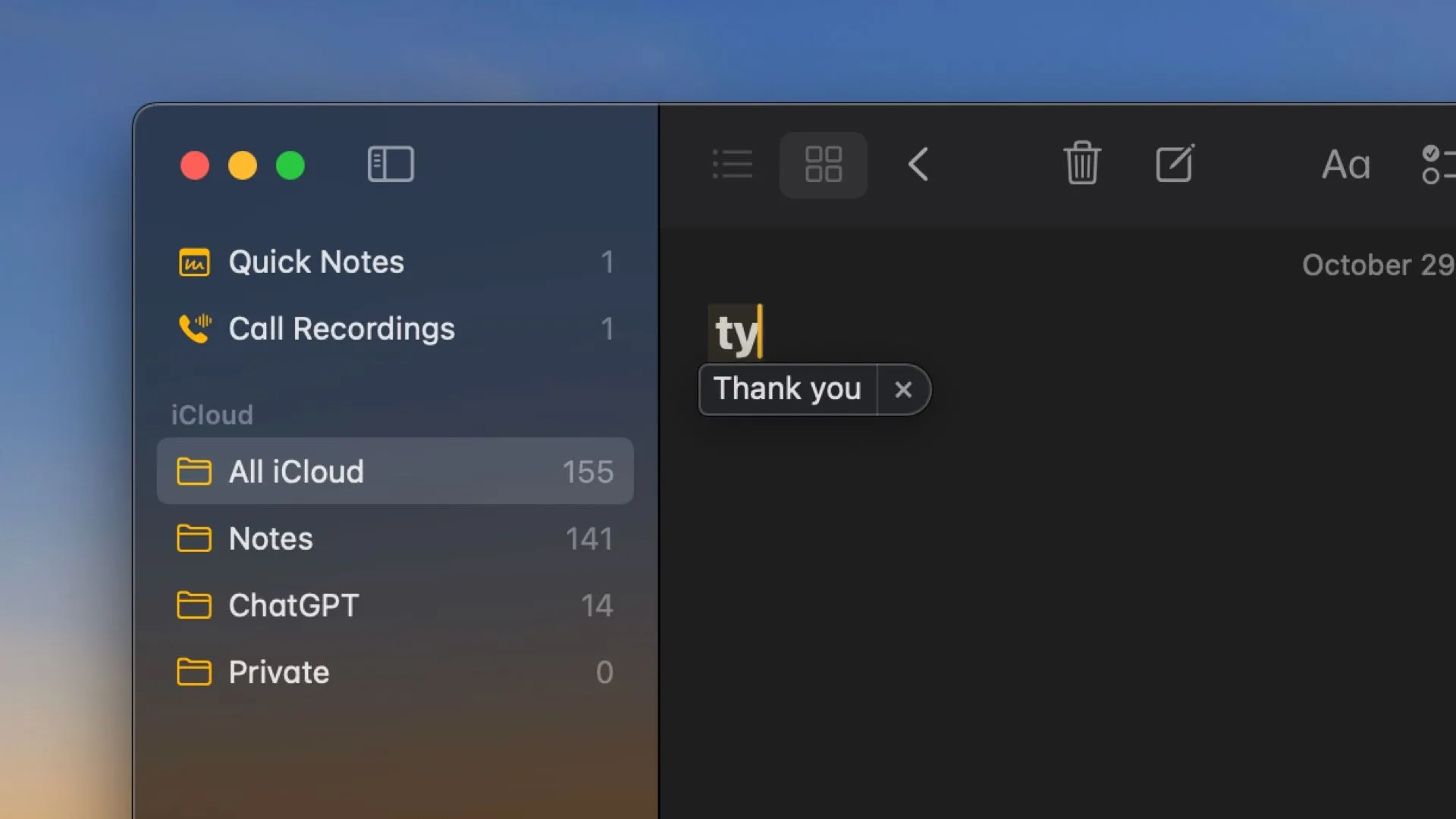 Ví dụ tính năng Thay thế Văn bản (Text Replacement) đang hoạt động trên macOS, giúp tự động hoàn thành các cụm từ thường dùng để tiết kiệm thời gian gõ phím.