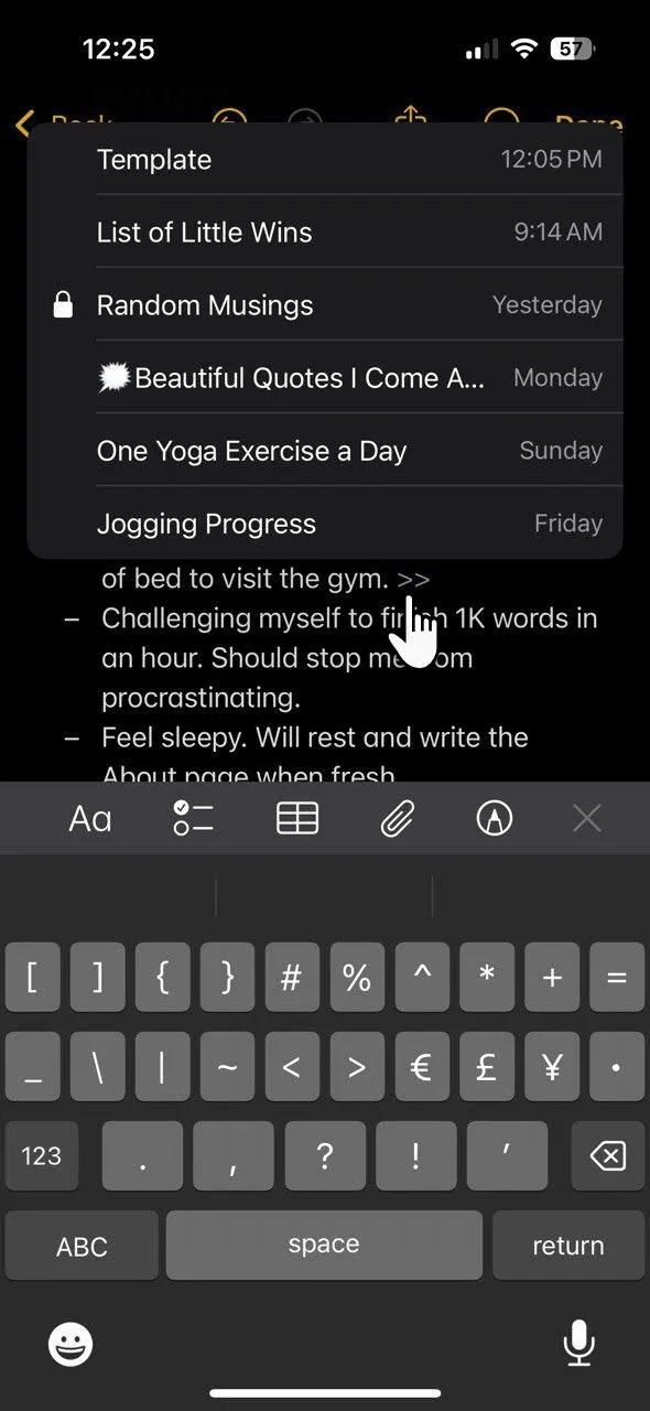 Ví dụ về các ghi chú được liên kết và gắn thẻ (tag) trong Apple Notes, giúp theo dõi mẫu hình và mối quan hệ giữa các thông tin.