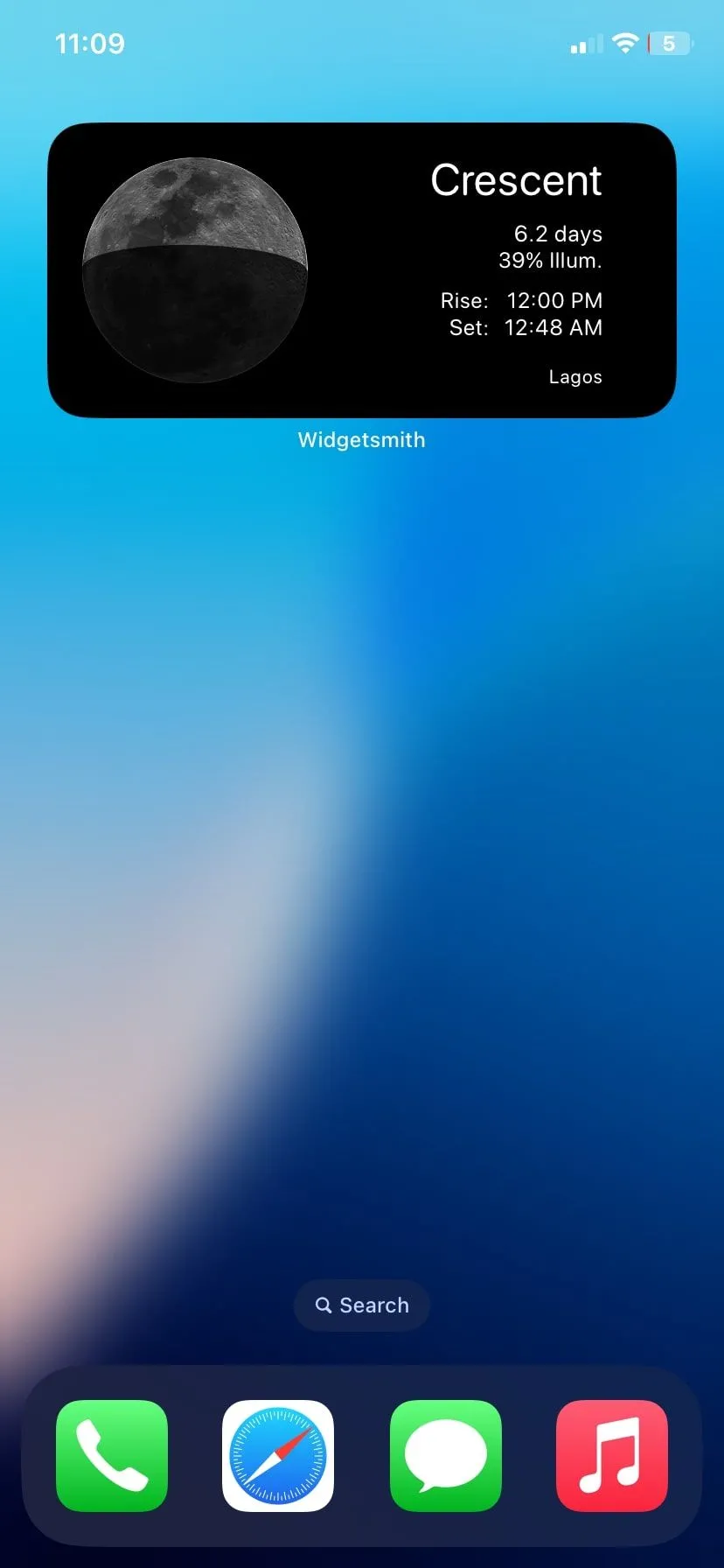 Ví dụ về một widget được tạo bằng Widgetsmith hiển thị trên màn hình chính của iPhone, thể hiện khả năng tùy biến.