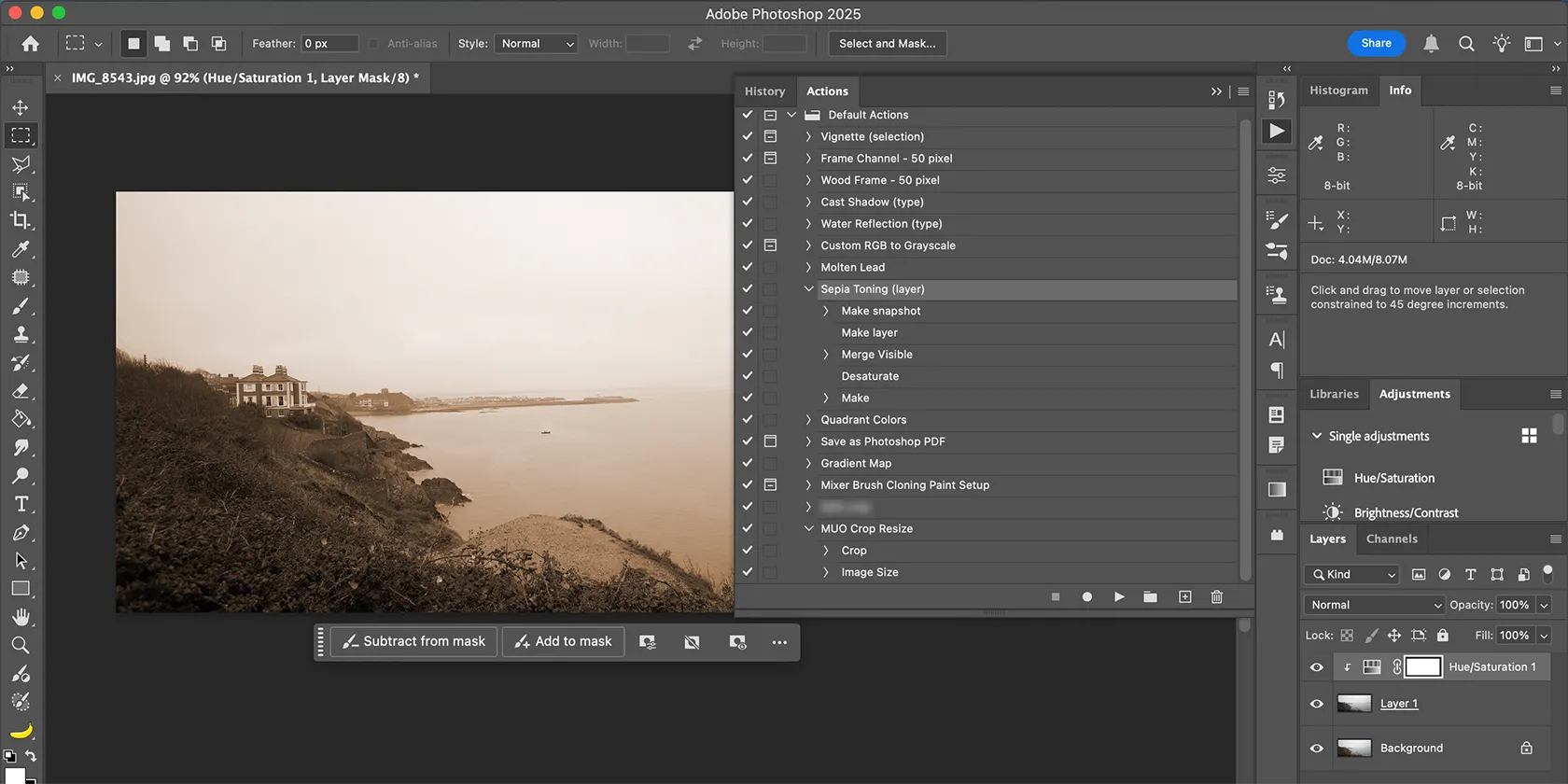 Ví dụ về Photoshop Actions tự động chỉnh sửa ảnh thành màu nâu đỏ (sepia) chỉ với một cú nhấp chuột, minh họa khả năng tự động hóa quy trình chỉnh sửa.
