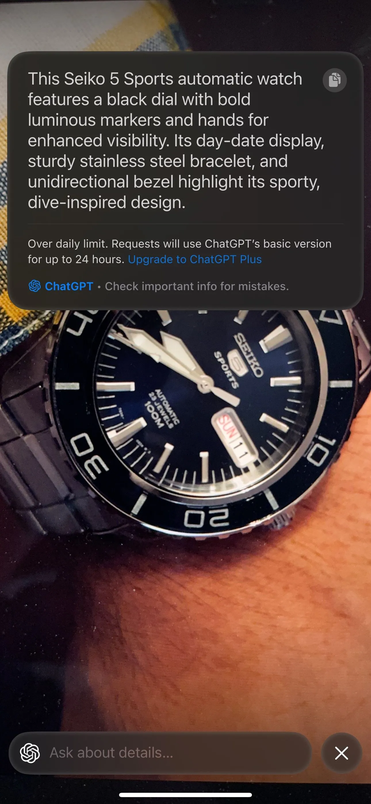 Visual Intelligence trên iPhone nhận diện một chiếc đồng hồ đeo tay, sẵn sàng tra cứu thông tin sản phẩm.