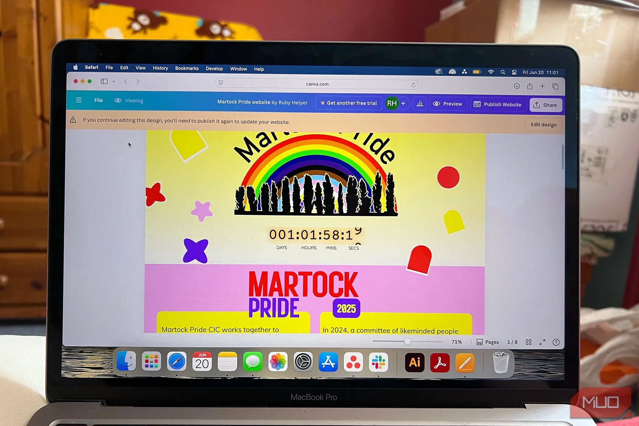 Website Martock Pride trên Canva với ứng dụng hẹn giờ đếm ngược, minh họa tính năng tích hợp app.