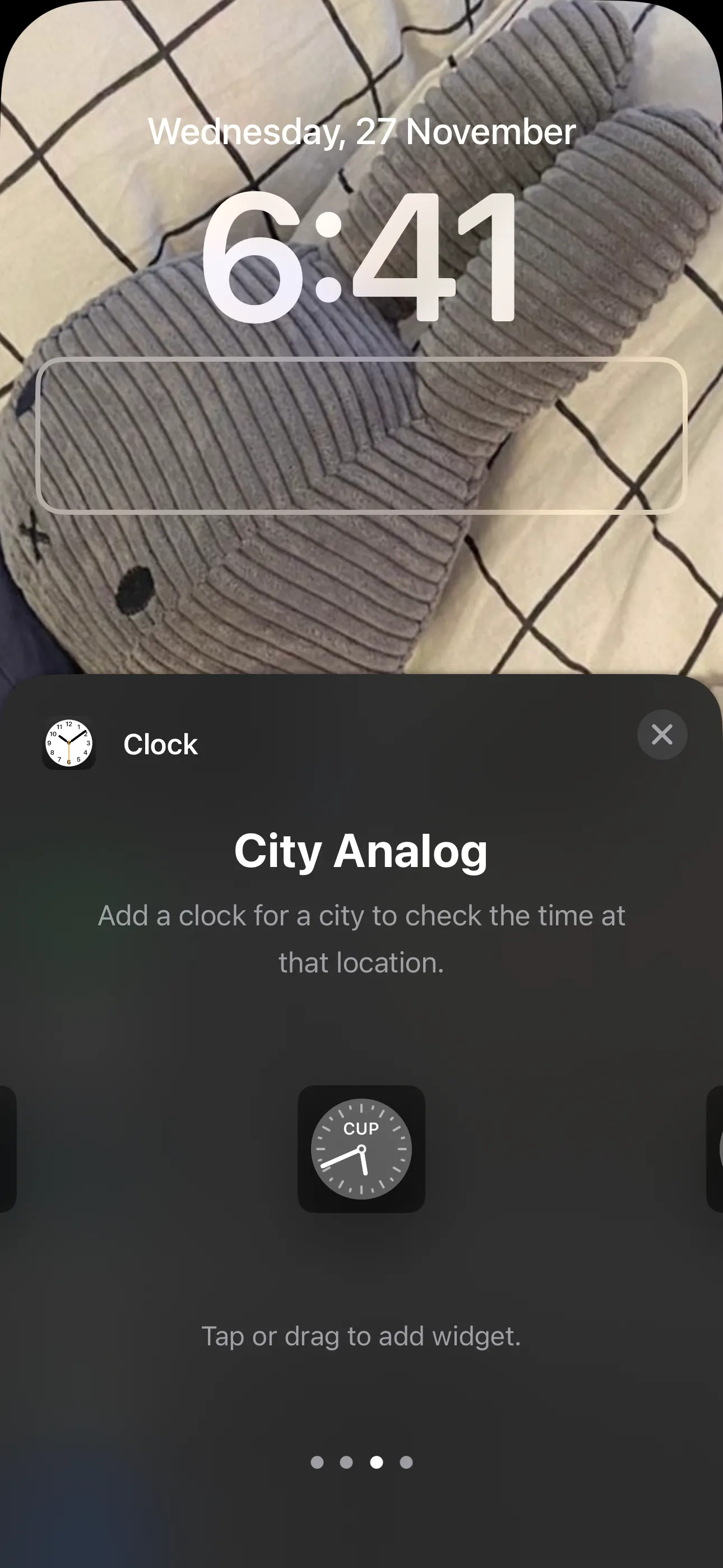 Widget Đồng hồ Analog trên màn hình khóa iPhone